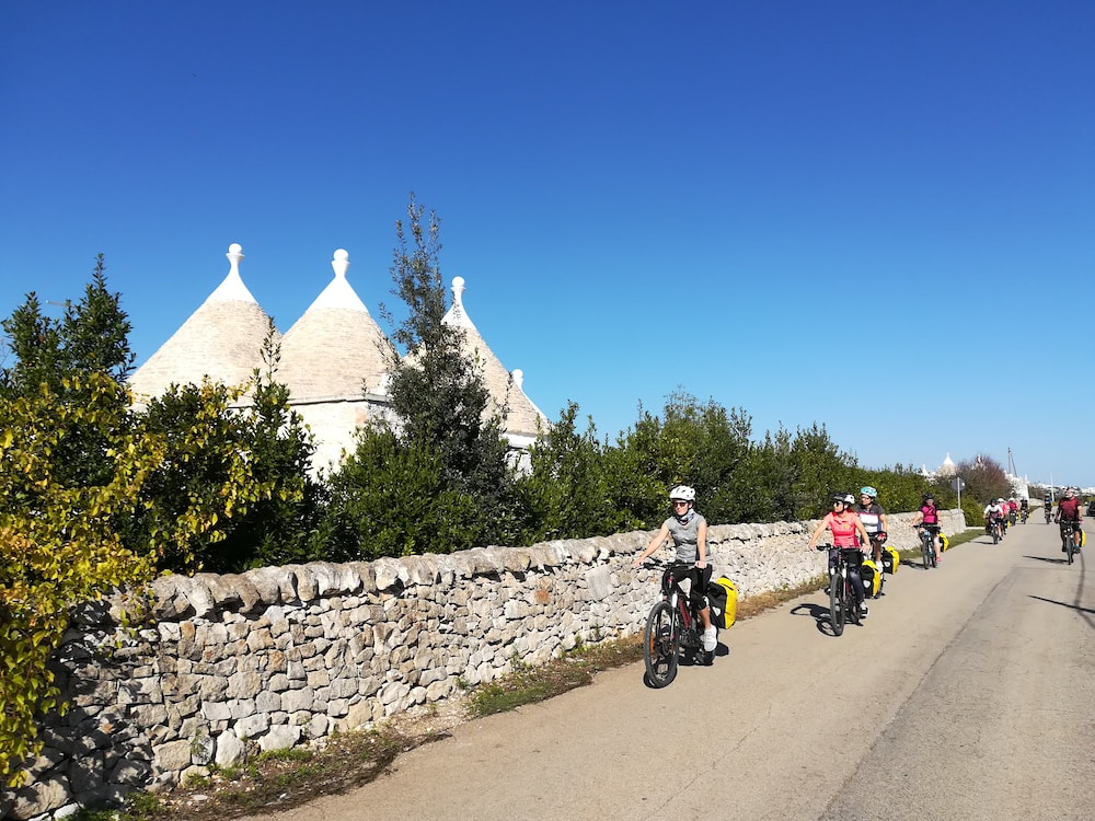 Itria Valley by bike, Trulli houses, Apulian countryside